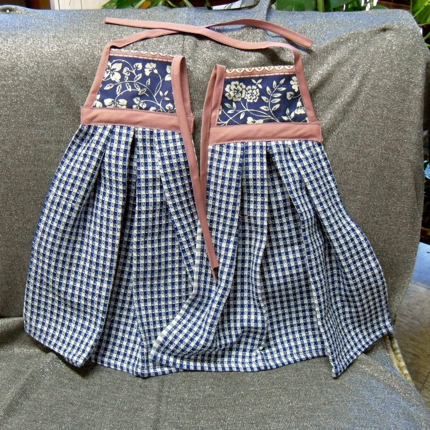 Hanging Kitchen Woven Tie Hand Towels White Flowers N Red