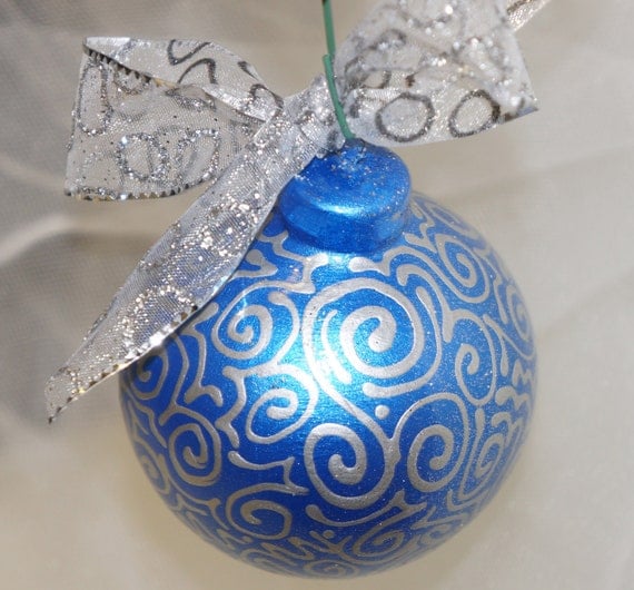 painting ceramic christmas ornaments