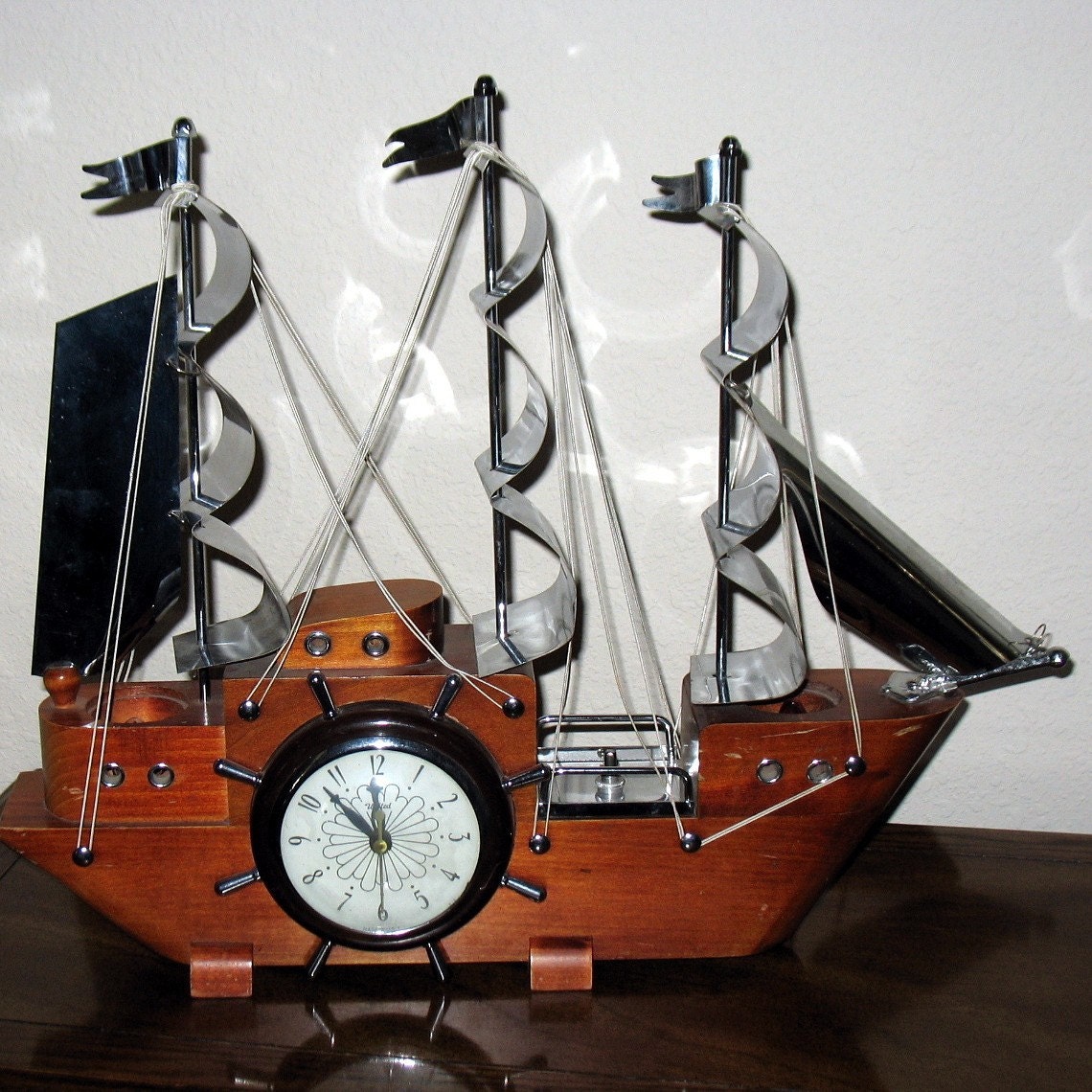 United Ship Sailboat Sail Boat TV Clock Lamp Light Vintage