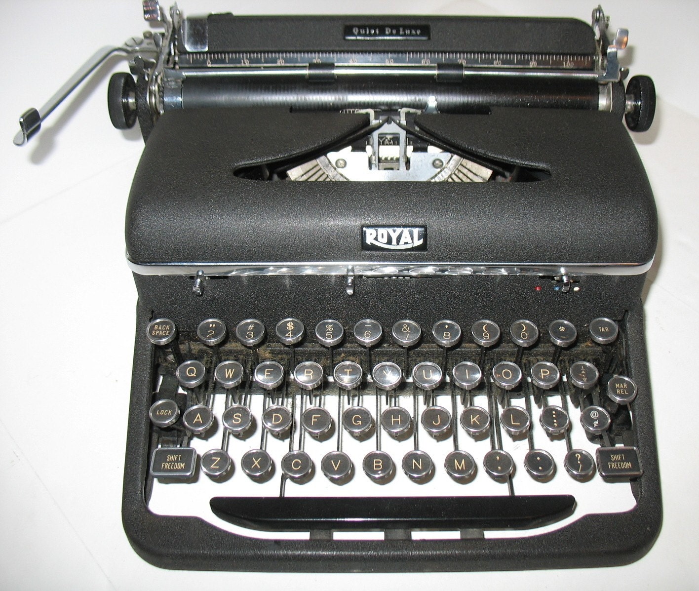 Vintage Royal Quiet De Luxe Typewriter Deluxe Black 1946 in