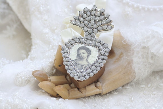 delight in thy beauty - a paper ex-voto locket