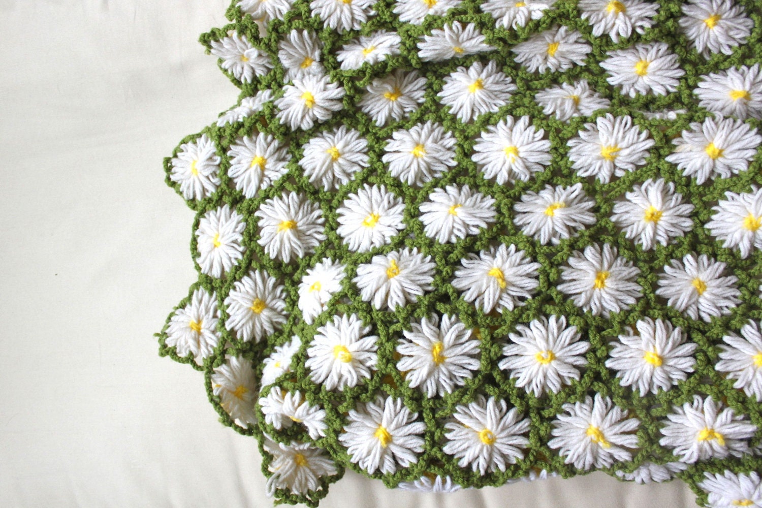 vintage crocheted DAISY afghan.