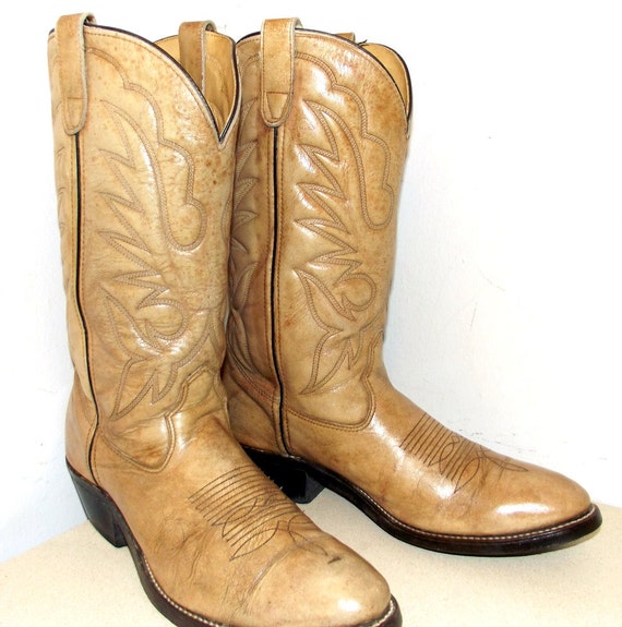 Vintage Grungy Oatmeal Cowboy boots size 10 by honeyblossomstudio