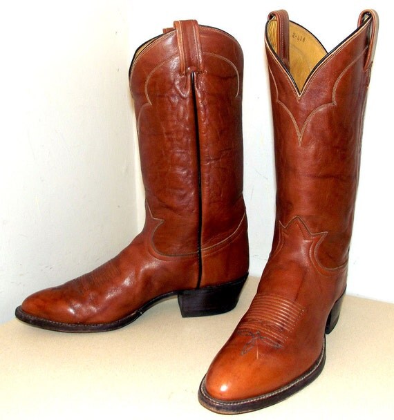 Tony Lama Cowboy boots in a pretty brown by honeyblossomstudio