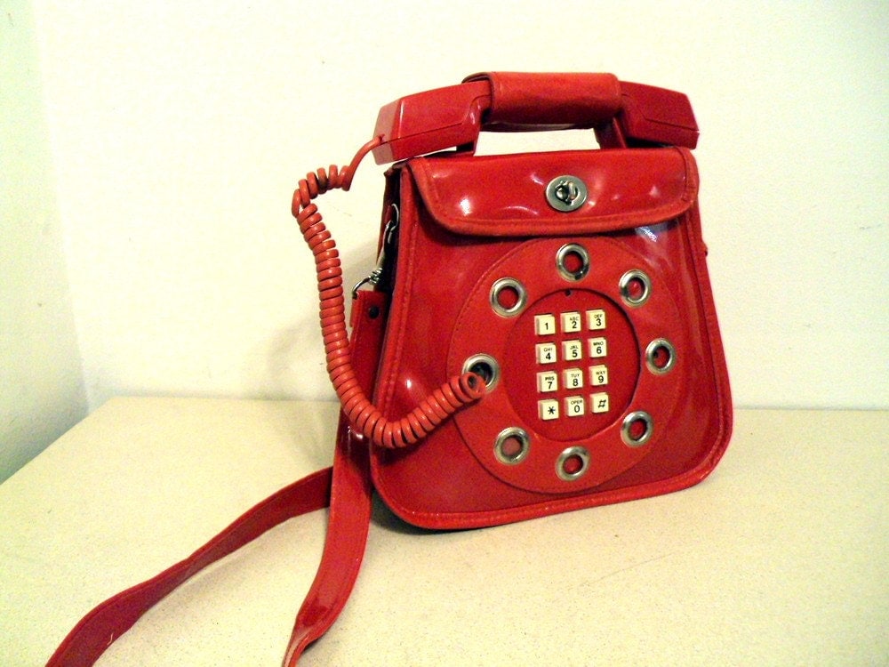 SUpEr RaD Red Vintage Phone Purse.yes my awesome