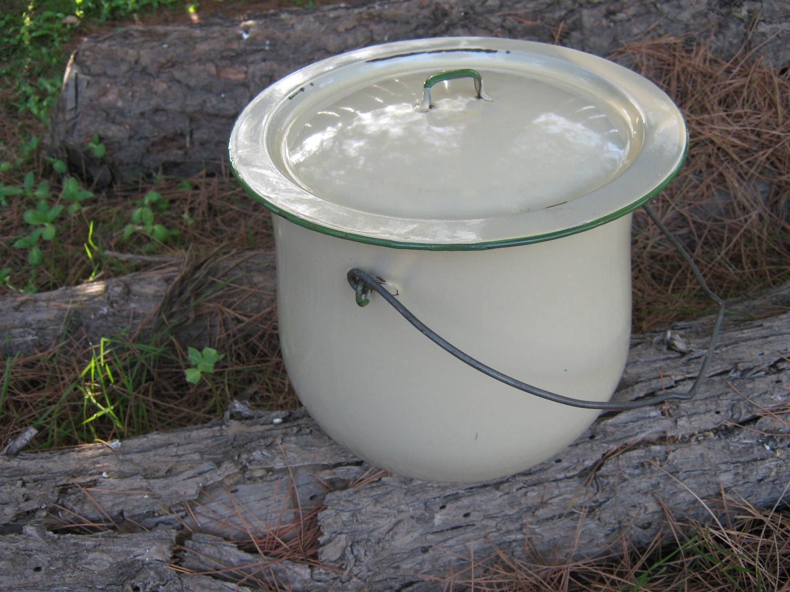 Vintage Enamelware Chamber Pot With Lid