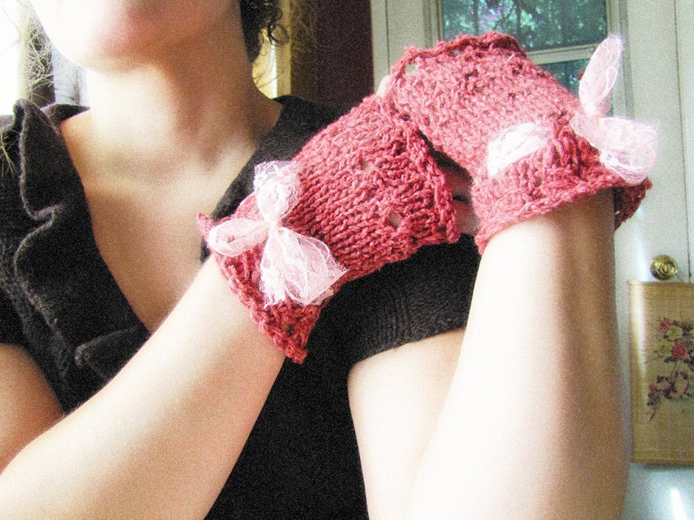 Raspberry Tea Gloves