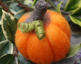 Miniature Pumpkin Prize Sculpture Wool Fall Autumn Decor Collectible