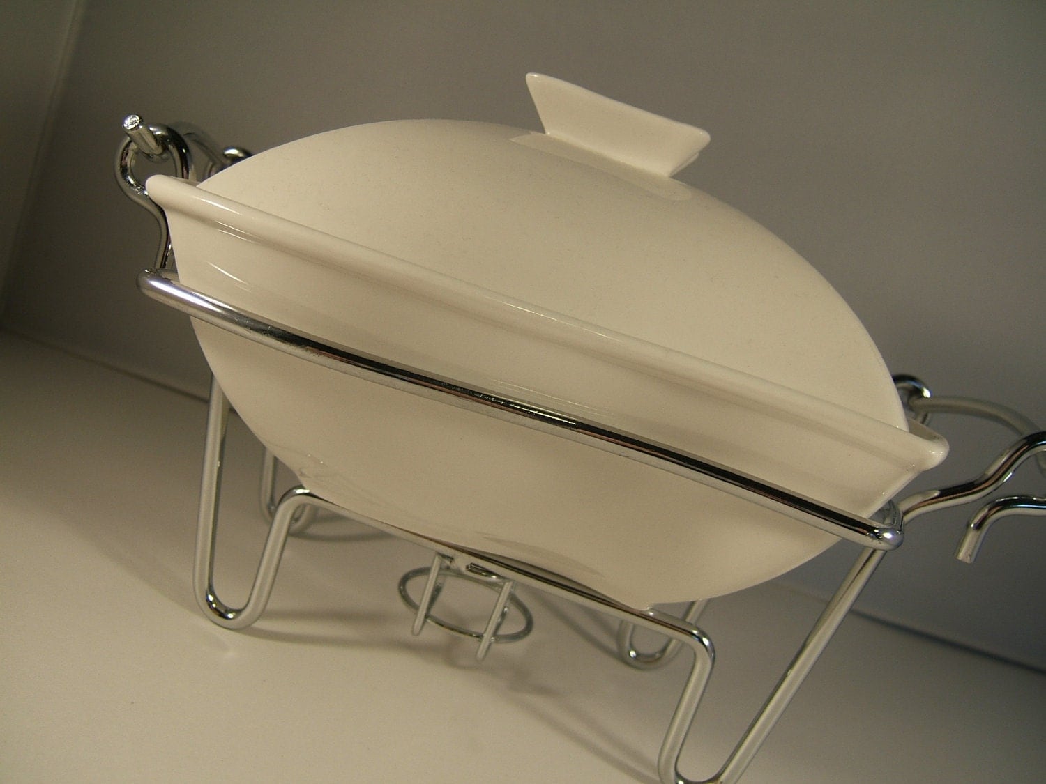 Ceramic Chafing Dish White with Metal Stand