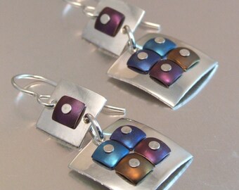 GRADATION EARRINGS with Extra Square