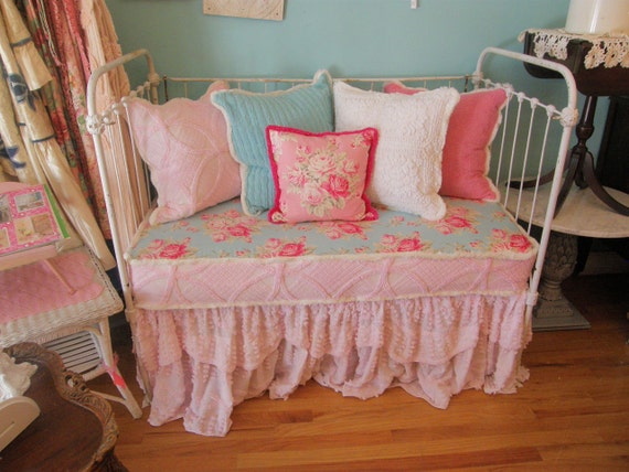 antique chic shabby daybed loveseat vintage chenille antique chic shabby daybed loveseat vintage chenille