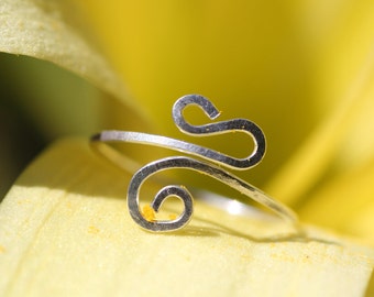 Hammered toe ring ~ Adjustable toe ring ~ Sterling silver toe ring ~ Boho jewelry ~ Wire wrapped ring ~ Silver midi ring