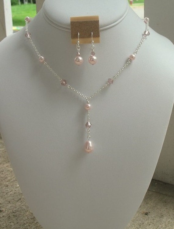 Items similar to Pink Bridesmaids Necklace Set in Blush Pearls and ...