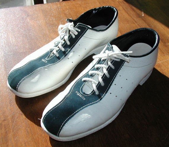 Vintage AMF Bowling Shoes White / Navy Blue by SunsetSideVintage