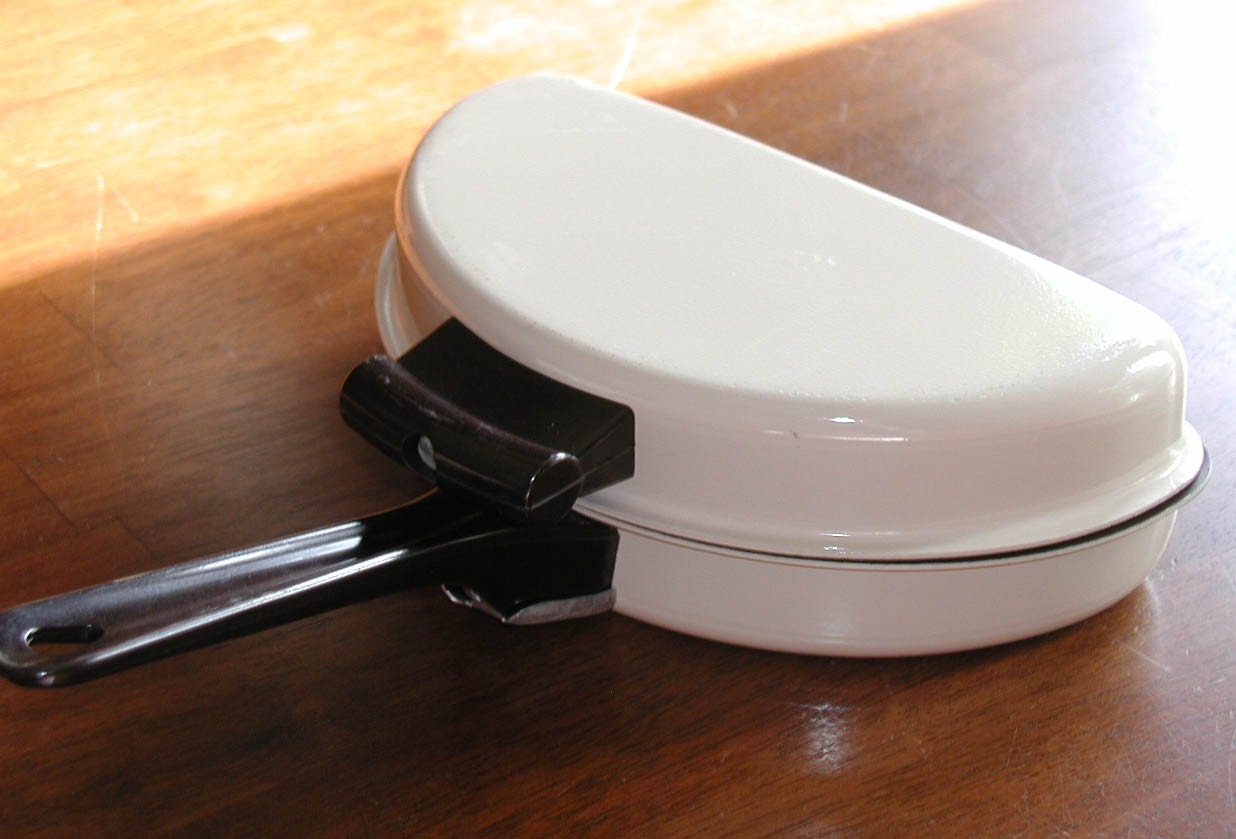 Vintage Omelet Pan / 2 Two Egg Poacher by MIRRO