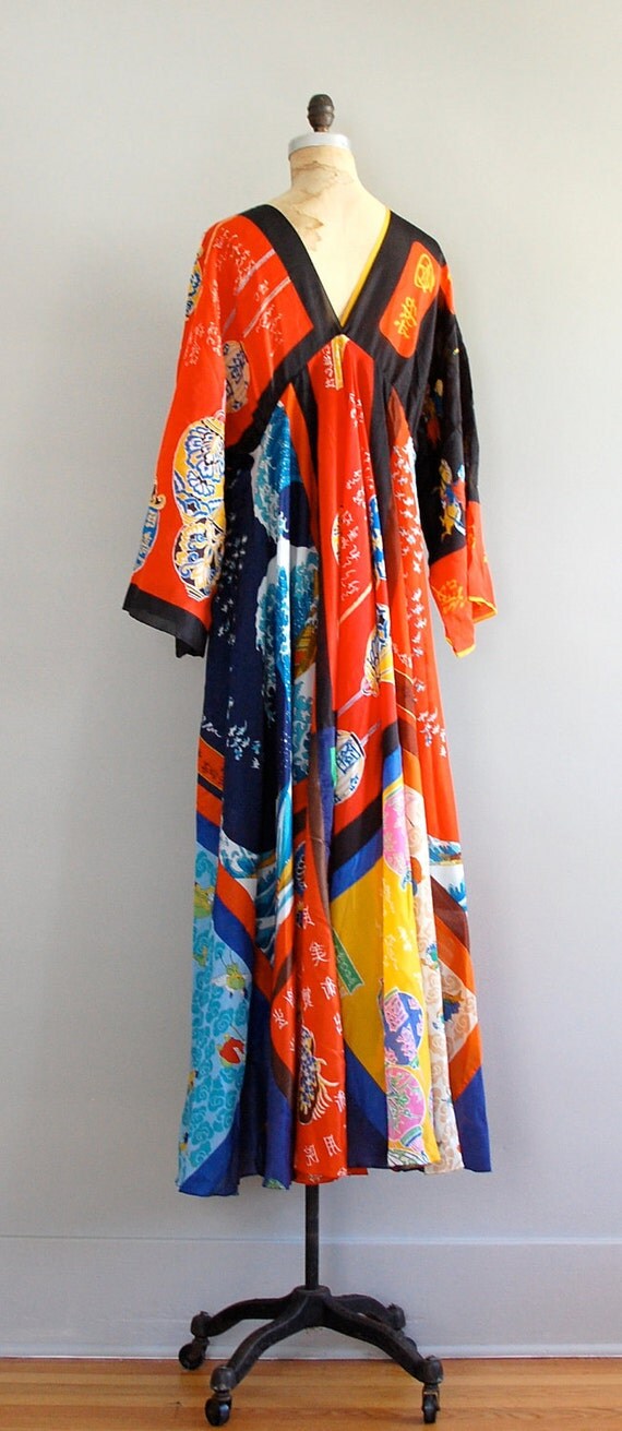 1970s caftan / silk floral caftan dress / Hokusai dress