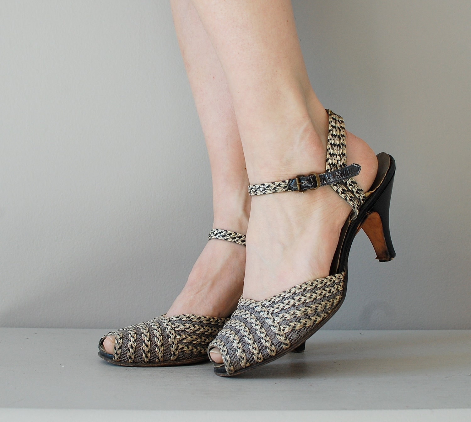 50s shoes / 1950s heels / Woven Fleck heels by DearGolden on Etsy