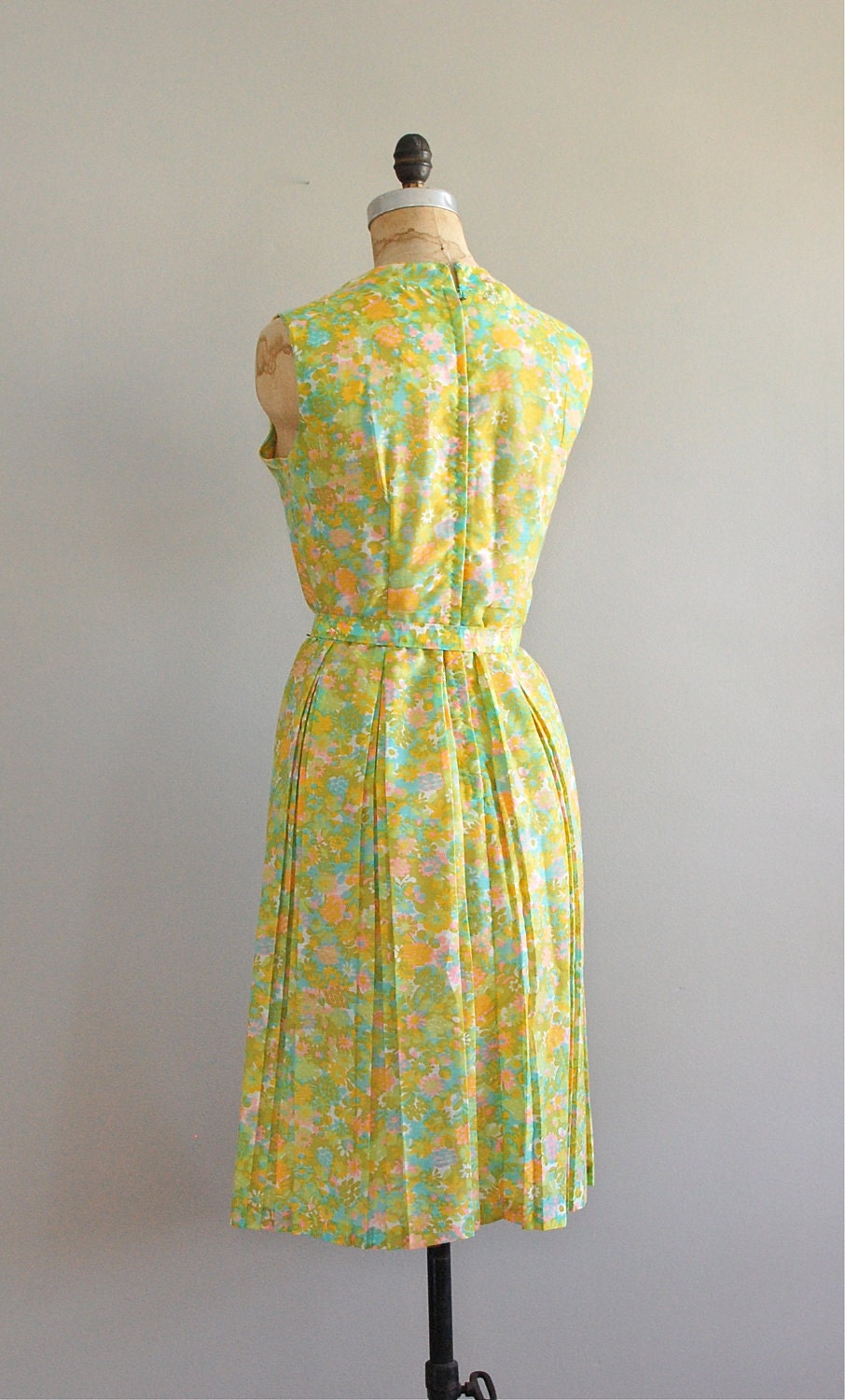 60s dress / 60s floral dress / Daytripper dress