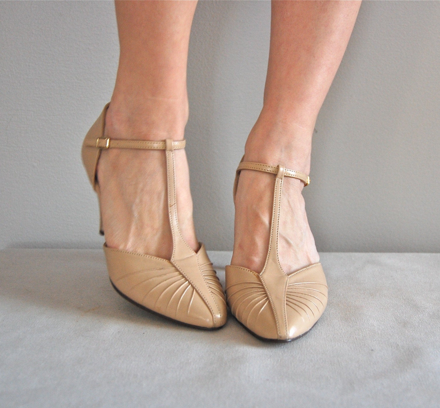 what shoes go with light pink dress