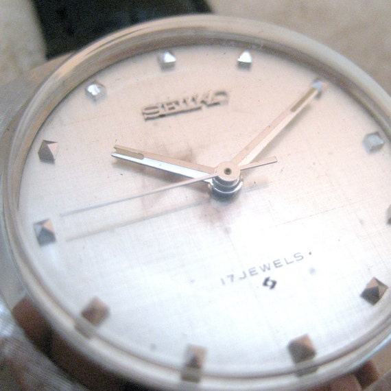 Vintage Seiko 17 Jewel Manual Wind Gents Watch with Black Leather ...