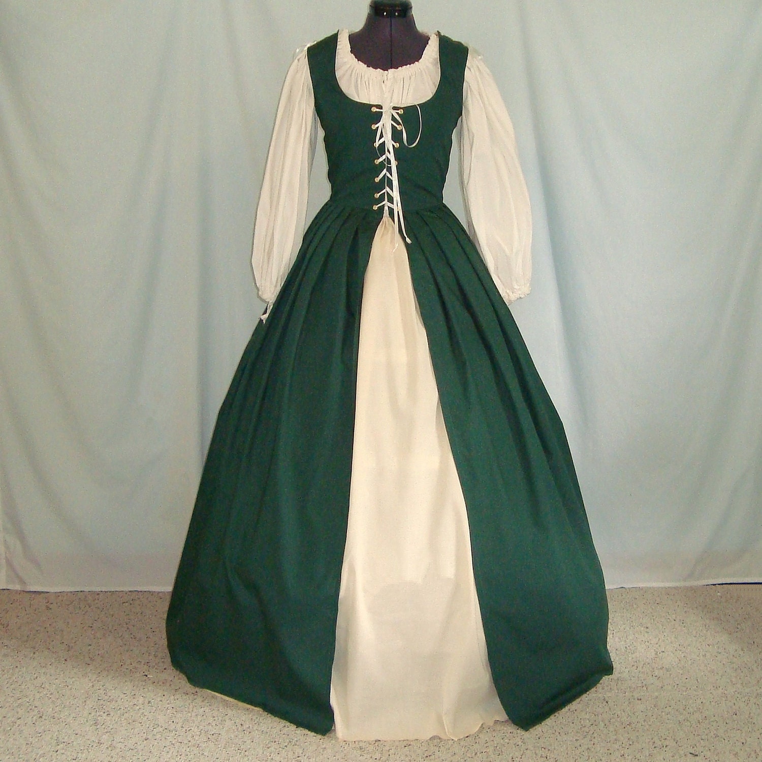 Traditional irish. Ирландия 19 век одежда. Национальный костюм Северной Ирландии. Ренессанс ирландский костюм. Народный костюм Северной Ирландии.