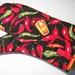 Chilli pepper oven mitt