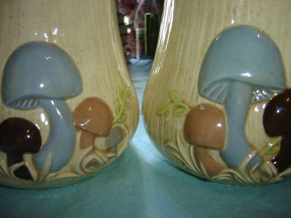 2 Cute vintage Arnels Mushroom Canisters Blue Cream Pink Brown