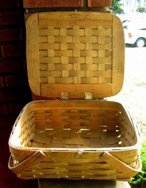 Vintage Peterboro Picnic Basket