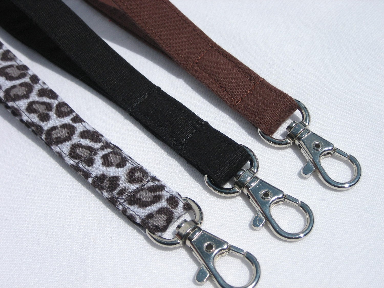 LANYARD/NECK strap Add lanyard neck strap to your cellphone