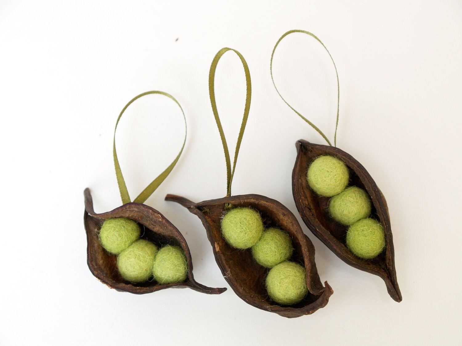 natural christmas tree ornaments 6 pea pod ornaments nature natural christmas tree ornaments 6 pea pod ornaments nature