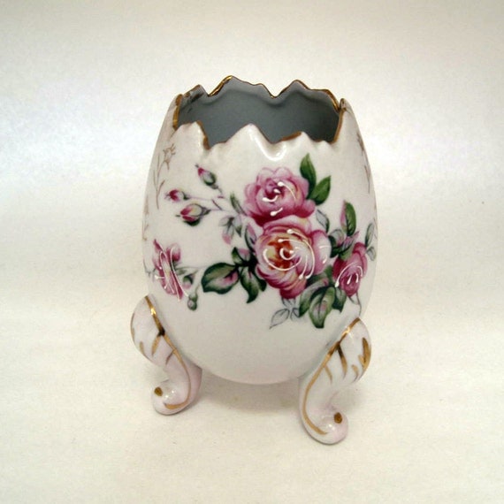 Vintage egg shaped handpainted vase on 3 legs