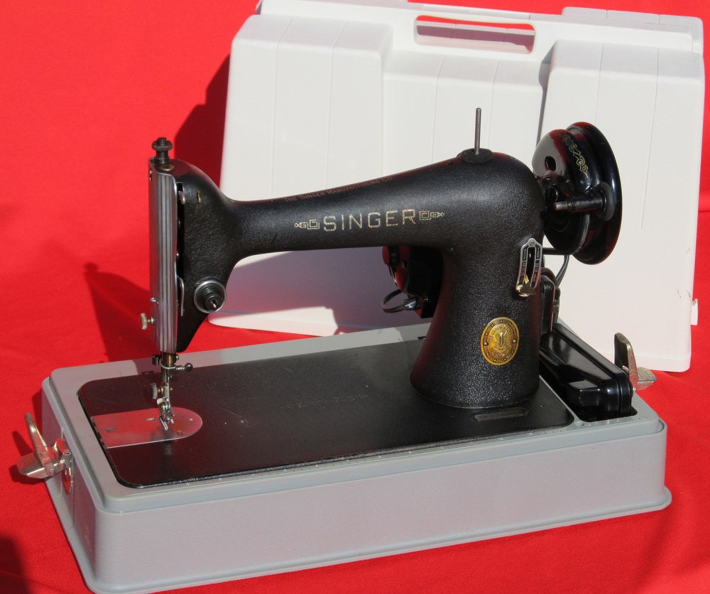 Sewing Machine Singer 66 rare Crinkle/Godzilla Black finish.