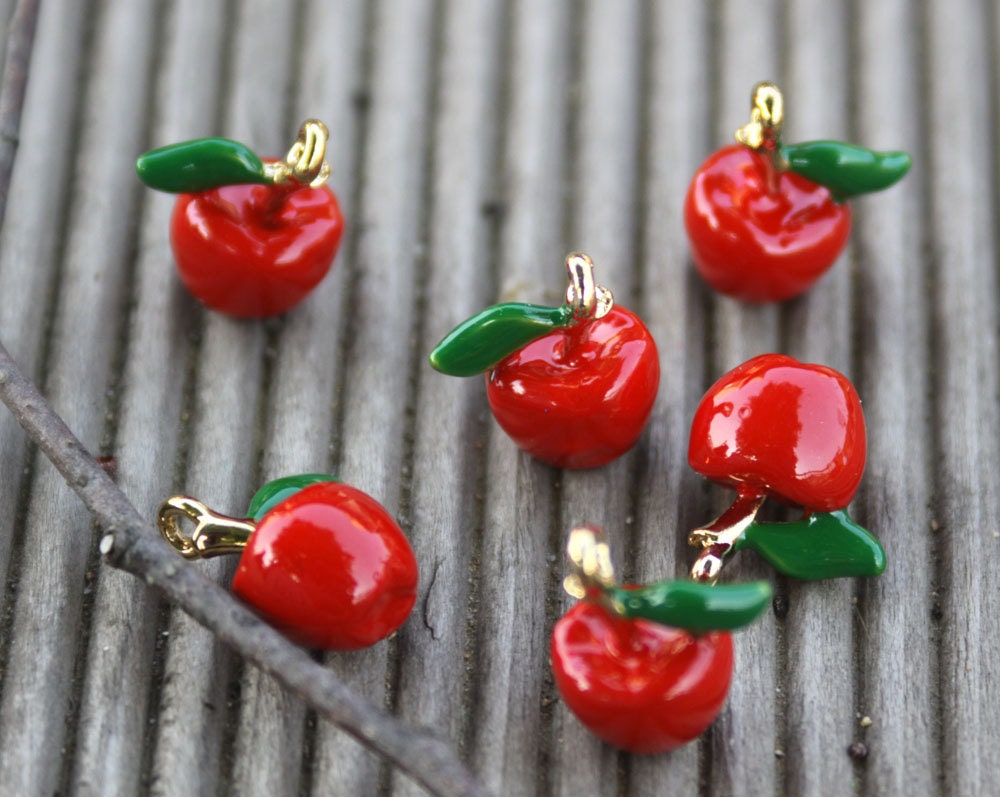 Red apple ornament from jungsfamily on Etsy Studio