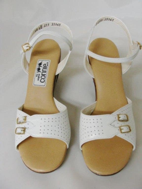 yoyo sandals