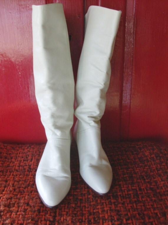 white flat boots women