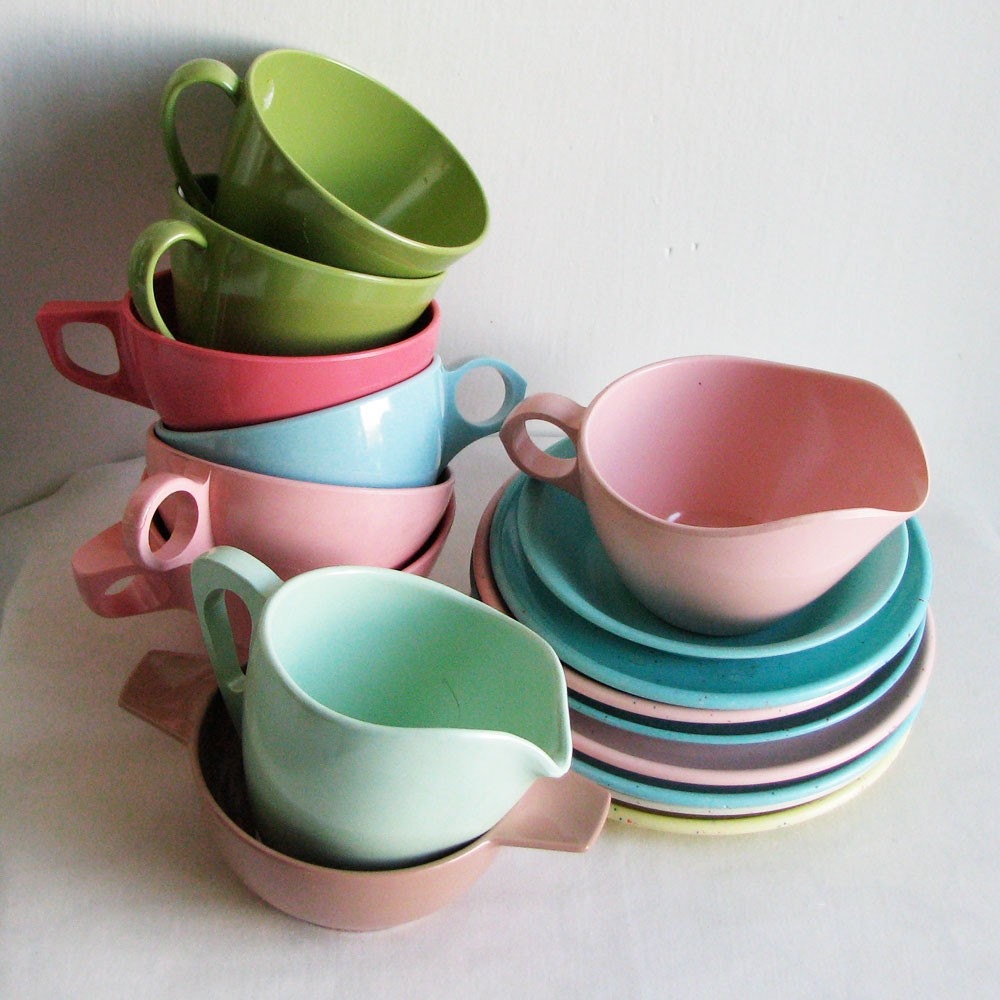 15 pastel color melmac dishes
