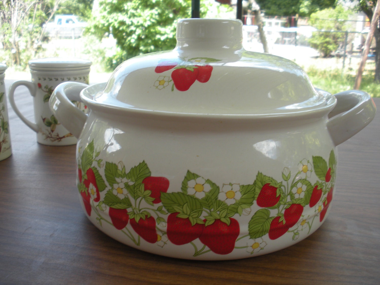 Large Strawberry Casserole Dish with Lid