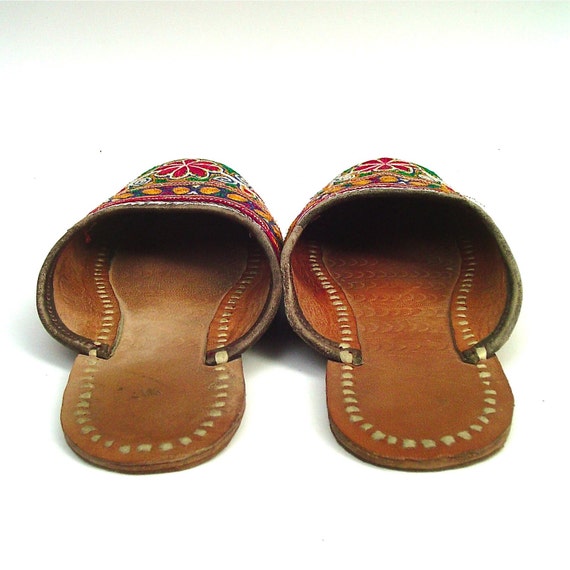 Eastern vintage Embroidered Ethnic Leather Slippers