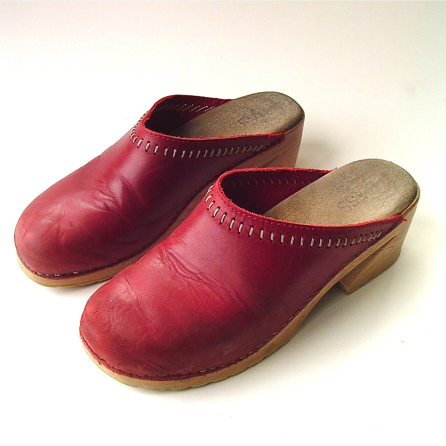 vintage Bass Cranberry Red Leather Clogs