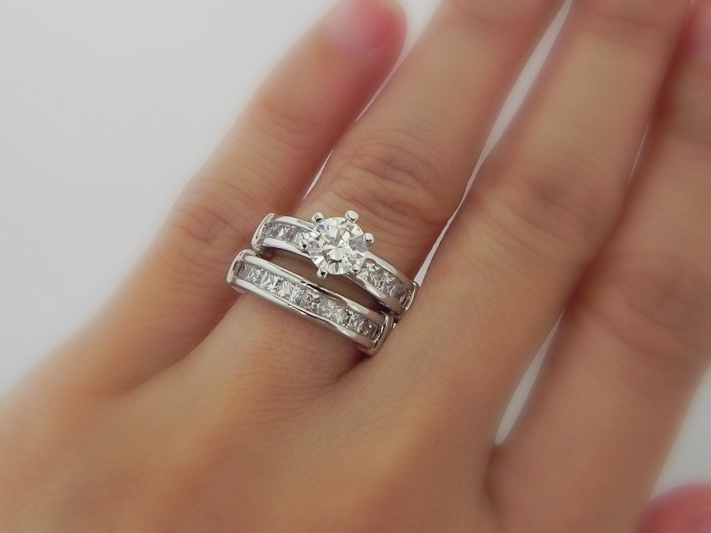 1 Carat Engagement Diamond Ring Surrounded By Princess Cut