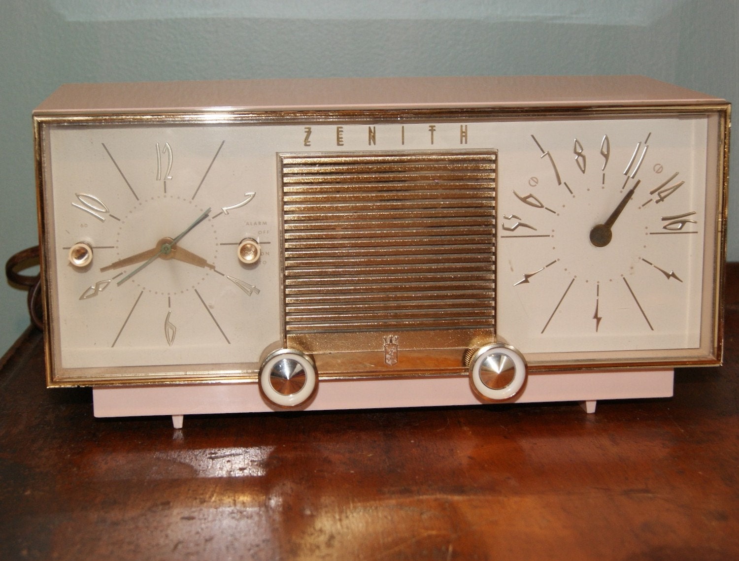 Reserved for ZMJ Mid Century Retro Zenith Clock Radio