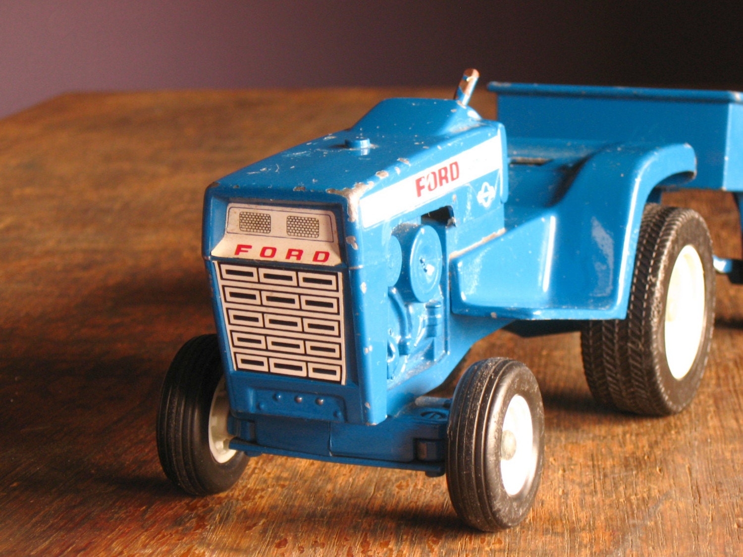 Vintage Diecast Metal Toy .. Ford Tractor