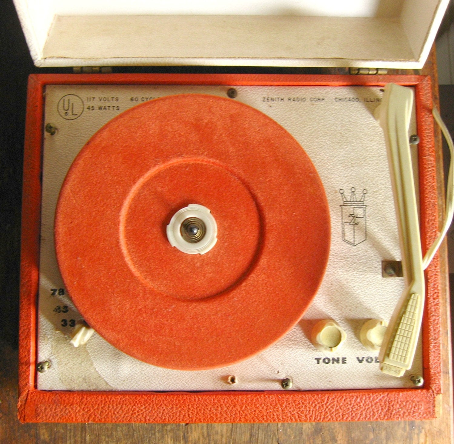 Vintage Zenith Portable Record Player .. Model HP6V