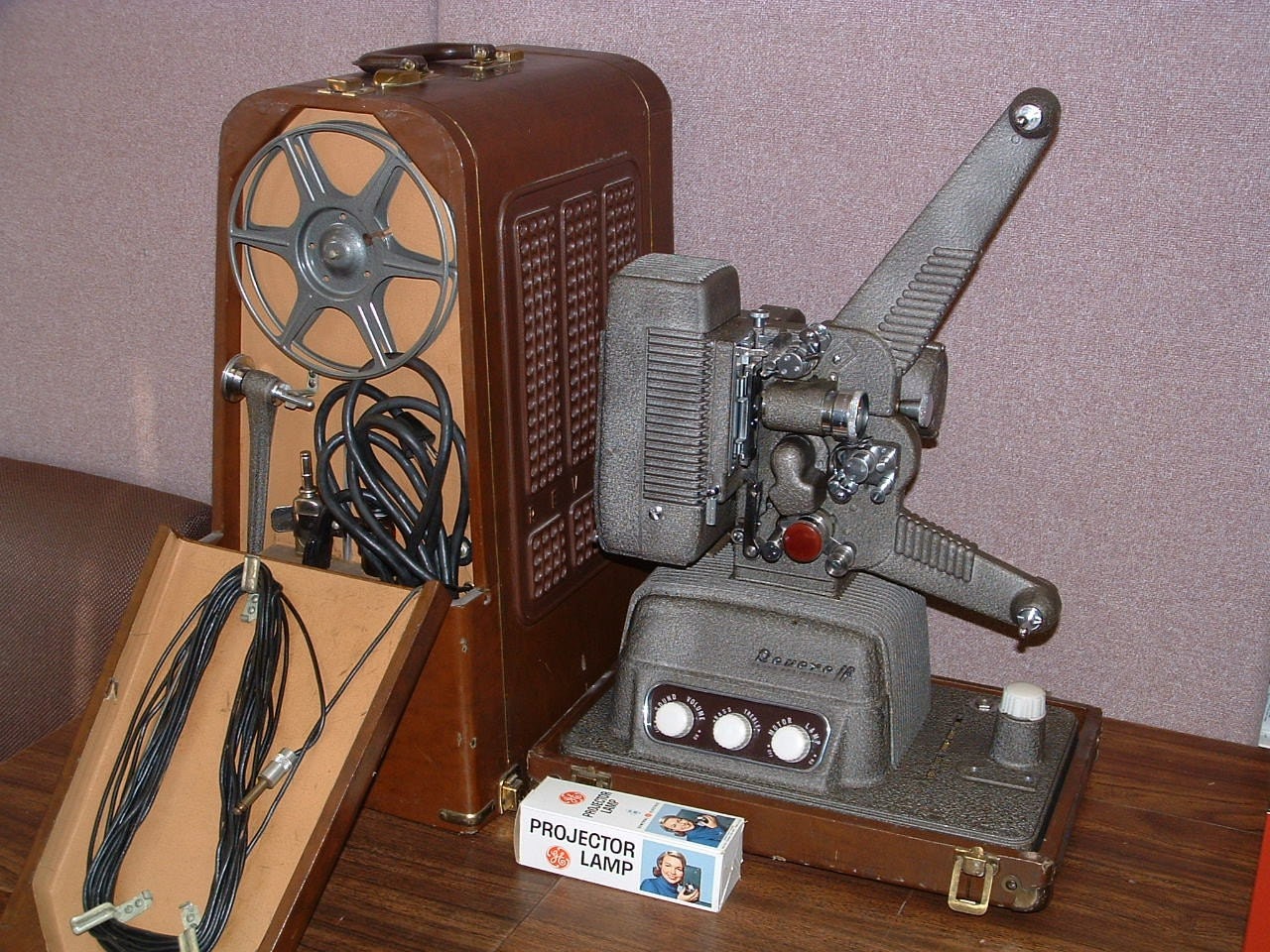 Vintage Revere S16 16mm Sound Projector