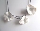 Porcelain necklace with Three Fresh White Flowers - Necklace from Italy
