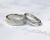 rustic vine wedding band set . engraved leaf wedding band ring set . h ...