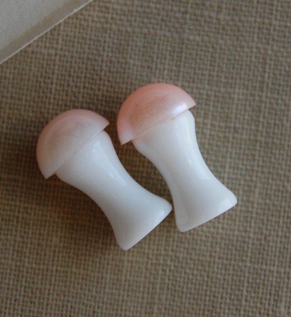 6g 4mm Light Pink Pearl Plugs for Gauged Ears