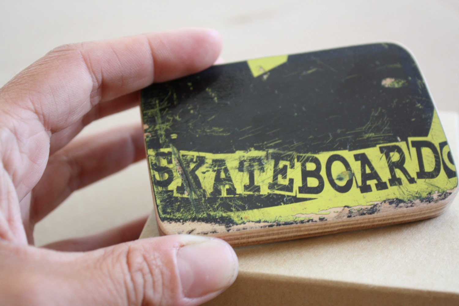 Recycled Skateboard Belt Buckle Black/Yellow BB09