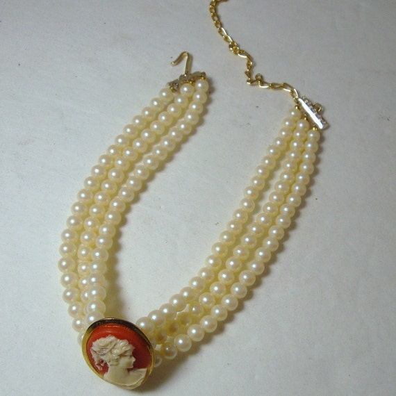 Cameo on Pearls Choker Necklace 1980s Bondage Bridal White