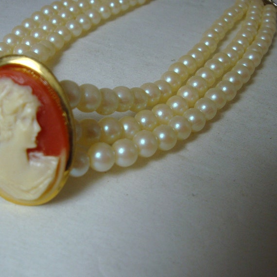 Cameo on Pearls Choker Necklace 1980s Bondage Bridal White